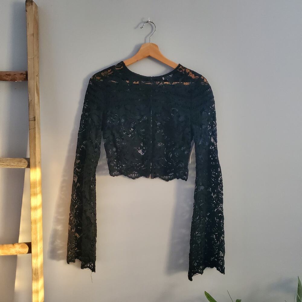 Tobi Kiley Cropped Bell Sleeve Zip Back Lace Top Black S